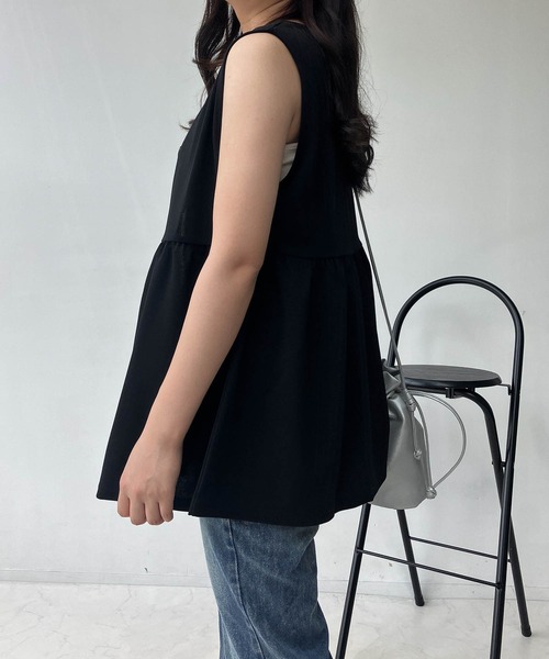 AS KNOW AS plus（アズノゥアズプラス）の「●Vネックぺプラムベスト（ベスト・レディース・ブラック/ベージュ/チャコールグレー/ブラック系/アイボリー系/ブラウン/ライトグリーン・FREE）」の12枚目の写真