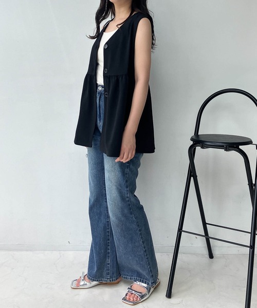 AS KNOW AS plus（アズノゥアズプラス）の「●Vネックぺプラムベスト（ベスト・レディース・ブラック/ベージュ/チャコールグレー/ブラック系/アイボリー系/ブラウン/ライトグリーン・FREE）」の14枚目の写真