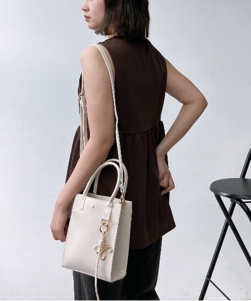 AS KNOW AS plus（アズノゥアズプラス）の「●Vネックぺプラムベスト（ベスト・レディース・ブラック/ベージュ/チャコールグレー/ブラック系/アイボリー系/ブラウン/ライトグリーン・FREE）」の19枚目の写真