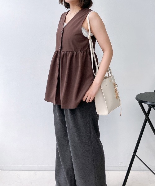 AS KNOW AS plus（アズノゥアズプラス）の「●Vネックぺプラムベスト（ベスト・レディース・ブラック/ベージュ/チャコールグレー/ブラック系/アイボリー系/ブラウン/ライトグリーン・FREE）」の20枚目の写真