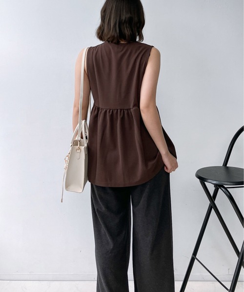 AS KNOW AS plus（アズノゥアズプラス）の「●Vネックぺプラムベスト（ベスト・レディース・ブラック/ベージュ/チャコールグレー/ブラック系/アイボリー系/ブラウン/ライトグリーン・FREE）」の21枚目の写真