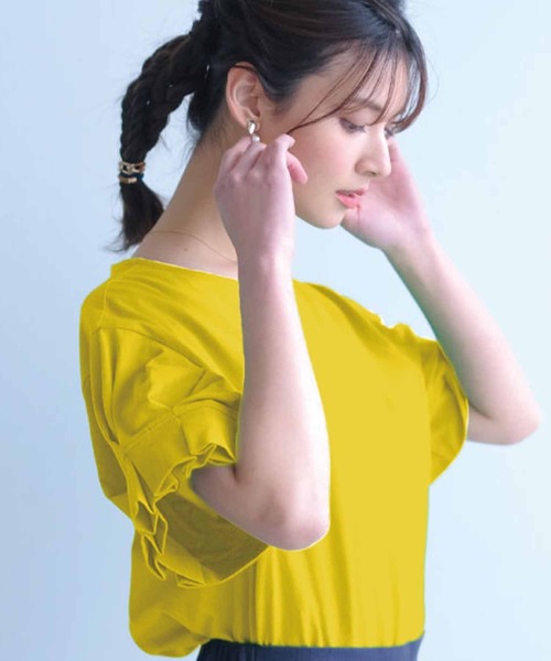 aquagarage(アクアガレージ)の「袖の太めプリーツが目を引くデザイン!袖プリーツカットソー(Tシャツ/カットソー・レディース・イエロー/グレイッシュベージュ/ブラック/チャコール/グリーン/オフホワイト・M)」の6枚目の写真