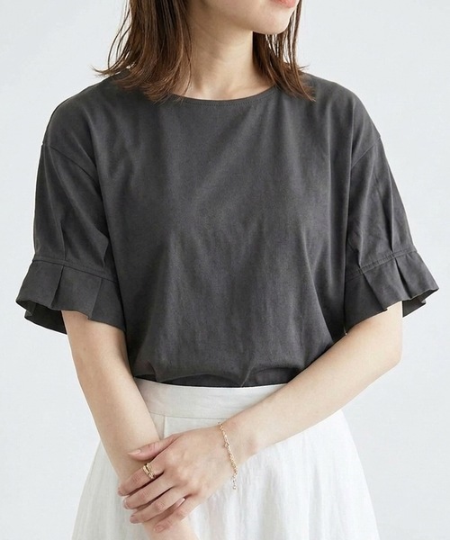 aquagarage(アクアガレージ)の「袖の太めプリーツが目を引くデザイン!袖プリーツカットソー(Tシャツ/カットソー・レディース・イエロー/グレイッシュベージュ/ブラック/チャコール/グリーン/オフホワイト・M)」の4枚目の写真