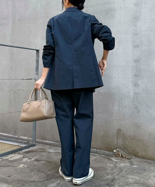 fredy emue（フレディエミュ）の「《セットアップ対応》綿ナイロンオーバージャケット（テーラードジャケット・レディース・ベージュ/ネイビー・38）」の9枚目の写真