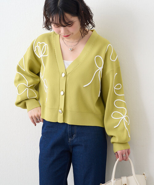 Remind me and forever(リマインドミーアンドフォーエバー)の「【2025 Spring/Summer】ライン刺繍ニットカーディガン(カーディガン/ボレロ・レディース・イエロー/オフホワイト/ブルー/ネイビー・FREE)」の4枚目の写真