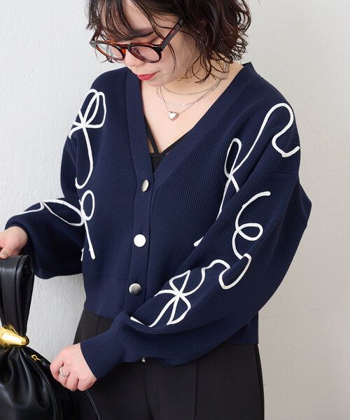Remind me and forever(リマインドミーアンドフォーエバー)の「【2025 Spring/Summer】ライン刺繍ニットカーディガン(カーディガン/ボレロ・レディース・イエロー/オフホワイト/ブルー/ネイビー・FREE)」の6枚目の写真