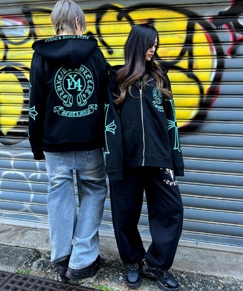 LUXE/R(ラグジュ)の「『LUXE/R/ラグジュ』サークルロゴ長袖ジップパーカー(パーカー・メンズ・ブラック・M/L/XL)」の4枚目の写真