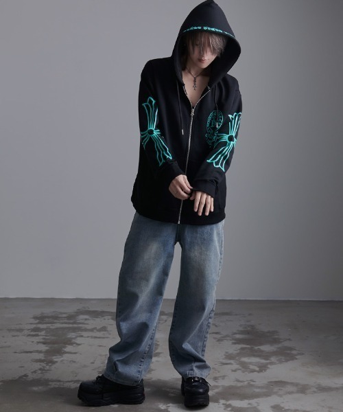 LUXE/R(ラグジュ)の「『LUXE/R/ラグジュ』サークルロゴ長袖ジップパーカー(パーカー・メンズ・ブラック・M/L/XL)」の9枚目の写真