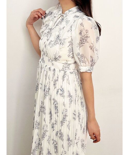 MERCURYDUO（マーキュリーデュオ）の「花柄ラッフルプリーツティアードハーフスリーブワンピース（ワンピース・レディース・オフホワイト/ミント/ベビーピンク・SMALL/MEDIUM）」の12枚目の写真