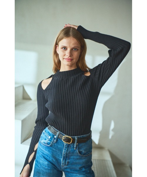 Estella.K(エステラケー)の「Rosina Cut out Shoulder ショルダーカッティングワイドリブTOP(ニット/セーター・レディース・ベージュ/パープル/ブラック/アイボリー系・FREE)」の19枚目の写真