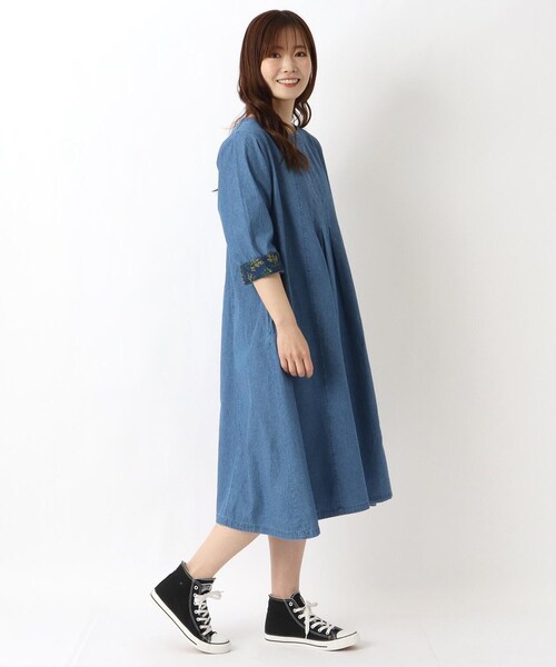 one'sterrace(ワンズテラス)の「インディゴ ミモザ刺繍 フレアワンピース(ワンピース・レディース・ブルー系その他7/ネイビー系5・02)」の14枚目の写真