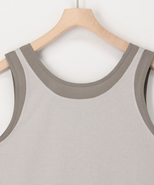MICO COULIER（ミコクリエ）の「ラッセル編シアー切替2WAYタンクトップ（Tシャツ/カットソー・レディース・グレイッシュベージュ/ブラック/オフホワイト・38）」の4枚目の写真