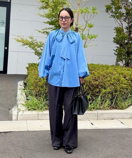 BEAMS HEART（ビームスハート）の「ボウタイ セット ノーカラー ブラウス（シャツ/ブラウス・レディース・チャコールグレー/ホワイト系その他5/サックスブルー・FREE）」の4枚目の写真