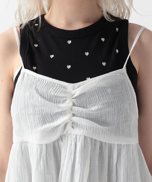 FOREVER 21（フォーエバー トゥエンティーワン）の「【2025SS】ペプラムバルーンチュニック（キャミソール・レディース・ブラック/オフホワイト/グリーン・FREE）」の21枚目の写真