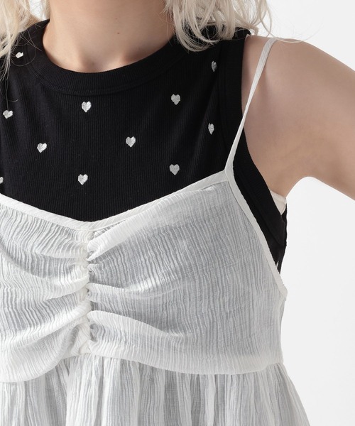 FOREVER 21（フォーエバー トゥエンティーワン）の「【2025SS】ペプラムバルーンチュニック（キャミソール・レディース・ブラック/オフホワイト/グリーン・FREE）」の22枚目の写真