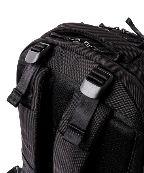 incase（インケース）の「【Incase/インケース】Tracks Backpack 25L（バックパック/リュック・メンズ・ブラック・FREE）」の2枚目の写真