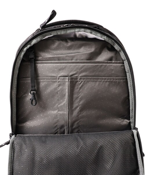 incase（インケース）の「【Incase/インケース】Tracks Backpack 25L（バックパック/リュック・メンズ・ブラック・FREE）」の17枚目の写真