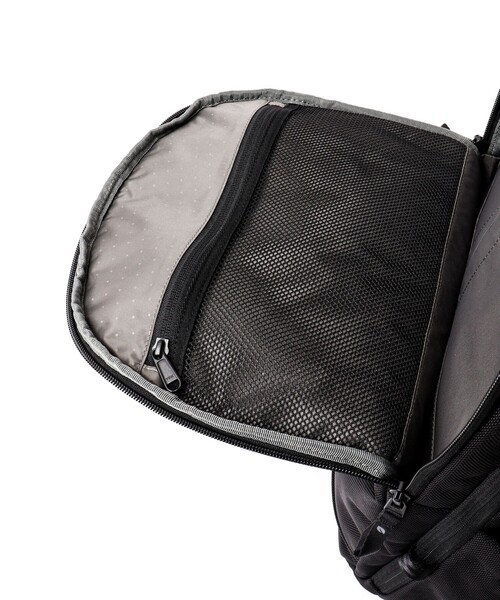 incase（インケース）の「【Incase/インケース】Tracks Backpack 25L（バックパック/リュック・メンズ・ブラック・FREE）」の19枚目の写真