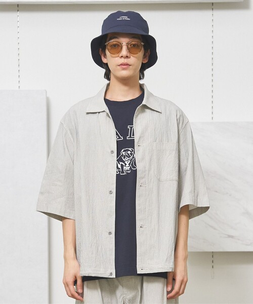 J.PRESS YORK STREET(ジェイプレスヨークストリート)の「【UNISEX】コットンリネンハーフスリーブシャツ ブルゾン(ブルゾン・メンズ・グレー系1/ブラック系2・SMALL/MEDIUM/LARGE)」の2枚目の写真