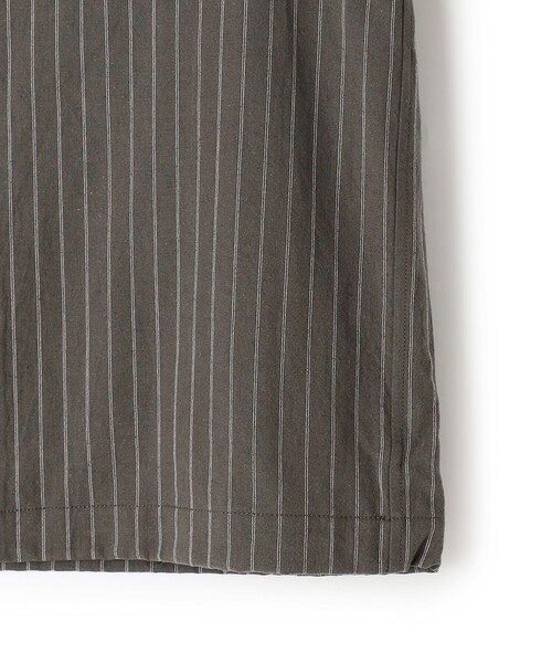 J.PRESS YORK STREET(ジェイプレスヨークストリート)の「【UNISEX】コットンリネンハーフスリーブシャツ ブルゾン(ブルゾン・メンズ・グレー系1/ブラック系2・SMALL/MEDIUM/LARGE)」の15枚目の写真