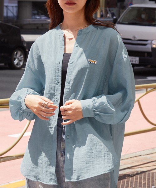 PENNEYS（ぺニーズ）の「<接触冷感/速乾>PENNEYS/ペニーズ 別注 THE FOX ロゴ ワンポイントワッペン刺繍 ビッグシルエット シアーシャツ（シャツ/ブラウス・レディース・サックスブルー系/サックスブルー/オフホワイト/ライトグリーン/ピンク系・FREE）」の20枚目の写真