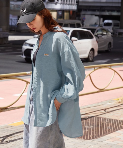 PENNEYS（ぺニーズ）の「<接触冷感/速乾>PENNEYS/ペニーズ 別注 THE FOX ロゴ ワンポイントワッペン刺繍 ビッグシルエット シアーシャツ（シャツ/ブラウス・レディース・サックスブルー系/サックスブルー/オフホワイト/ライトグリーン/ピンク系・FREE）」の21枚目の写真