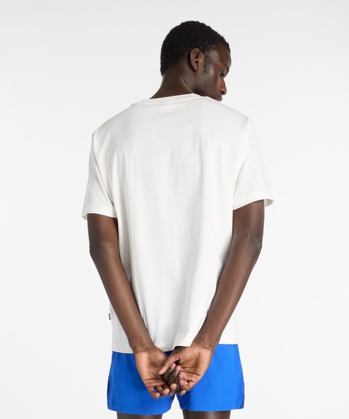 NEW BALANCE(ニューバランス)の「Athletics ロゴ ショートスリーブTシャツ(Tシャツ/カットソー・メンズ・オフホワイト・XX-LARGE/X-LARGE/LARGE/MEDIUM/SMALL)」の3枚目の写真