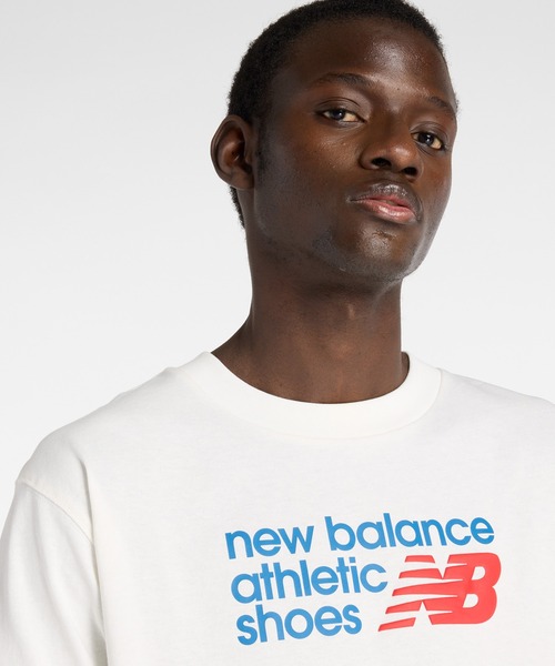NEW BALANCE(ニューバランス)の「Athletics ロゴ ショートスリーブTシャツ(Tシャツ/カットソー・メンズ・オフホワイト・XX-LARGE/X-LARGE/LARGE/MEDIUM/SMALL)」の4枚目の写真