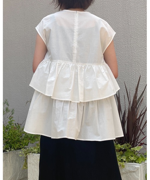 NAUL（ナウル）の「シアーノースリーブブラウス　/　シャツ　フリル　フリルブラウス　シアーシャツ　ウォッシャブル　コットン　フレンチスリーブ　春服　夏服　きれいめ　カジュアル　レディース　イエロー　レモン　黄色　ブラック　黒　アウトドア　キャンプ　フェス　デート（シャツ/ブラウス・レディース・イエロー/ブラック/オフホワイト・FREE）」の2枚目の写真