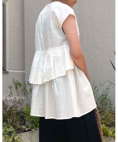 NAUL（ナウル）の「シアーノースリーブブラウス　/　シャツ　フリル　フリルブラウス　シアーシャツ　ウォッシャブル　コットン　フレンチスリーブ　春服　夏服　きれいめ　カジュアル　レディース　イエロー　レモン　黄色　ブラック　黒　アウトドア　キャンプ　フェス　デート（シャツ/ブラウス・レディース・イエロー/ブラック/オフホワイト・FREE）」の21枚目の写真