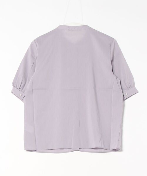 m.f.editorial(エムエフエディトリアル)の「【抗菌防臭 ウォッシャブル ストレッチ】m.f.エディトリアル レディース バンドカラー パフスリー ブ 比翼 ブラウス(シャツ/ブラウス・レディース・ベージュ/パープル/サックスブルー・MEDIUM/LARGE)」の4枚目の写真