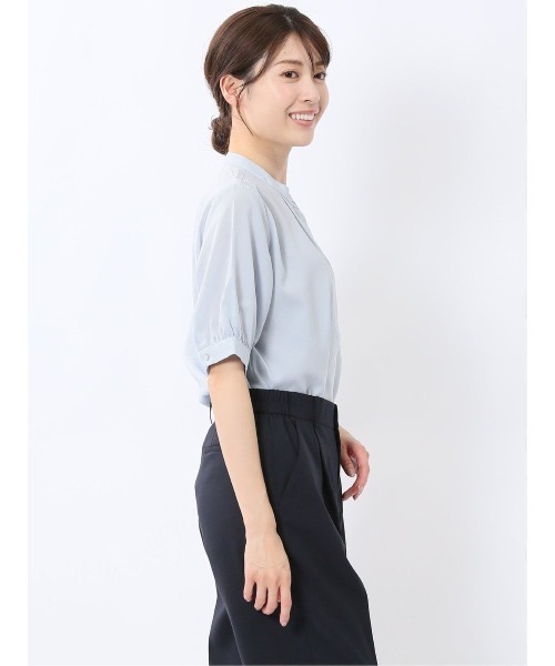 m.f.editorial(エムエフエディトリアル)の「【抗菌防臭 ウォッシャブル ストレッチ】m.f.エディトリアル レディース バンドカラー パフスリー ブ 比翼 ブラウス(シャツ/ブラウス・レディース・ベージュ/パープル/サックスブルー・MEDIUM/LARGE)」の5枚目の写真