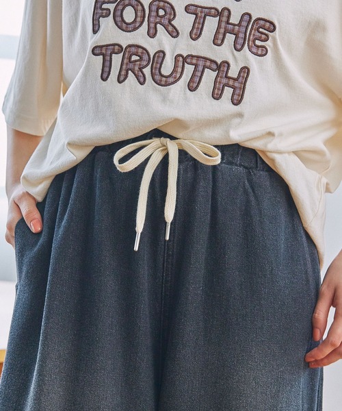 MONO-MART LADY'S(モノマートレディース)の「ウォッシュ加工 ワイド イージー デニムパンツ(デニムパンツ・レディース・ブルー/ブラック/ライトブルー・M/S)」の16枚目の写真