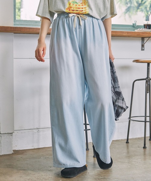 MONO-MART LADY'S(モノマートレディース)の「ウォッシュ加工 ワイド イージー デニムパンツ(デニムパンツ・レディース・ブルー/ブラック/ライトブルー・M/S)」の5枚目の写真