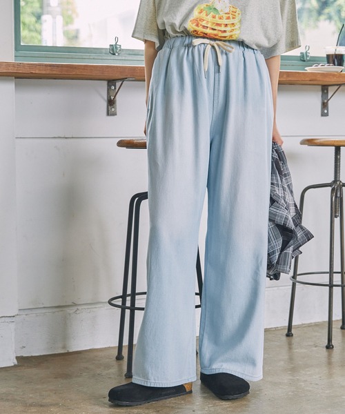 MONO-MART LADY'S(モノマートレディース)の「ウォッシュ加工 ワイド イージー デニムパンツ(デニムパンツ・レディース・ブルー/ブラック/ライトブルー・M/S)」の6枚目の写真