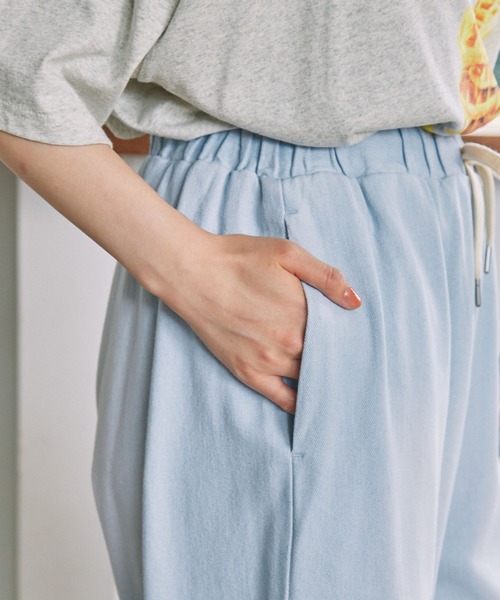 MONO-MART LADY'S(モノマートレディース)の「ウォッシュ加工 ワイド イージー デニムパンツ(デニムパンツ・レディース・ブルー/ブラック/ライトブルー・M/S)」の8枚目の写真
