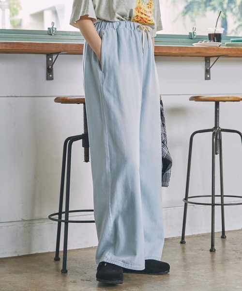 MONO-MART LADY'S(モノマートレディース)の「ウォッシュ加工 ワイド イージー デニムパンツ(デニムパンツ・レディース・ブルー/ブラック/ライトブルー・M/S)」の9枚目の写真