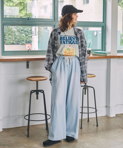 MONO-MART LADY'S(モノマートレディース)の「ウォッシュ加工 ワイド イージー デニムパンツ(デニムパンツ・レディース・ブルー/ブラック/ライトブルー・M/S)」の11枚目の写真