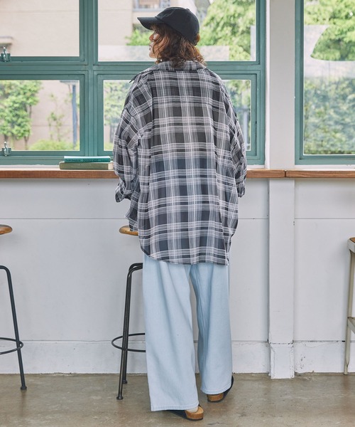 MONO-MART LADY'S(モノマートレディース)の「ウォッシュ加工 ワイド イージー デニムパンツ(デニムパンツ・レディース・ブルー/ブラック/ライトブルー・M/S)」の12枚目の写真