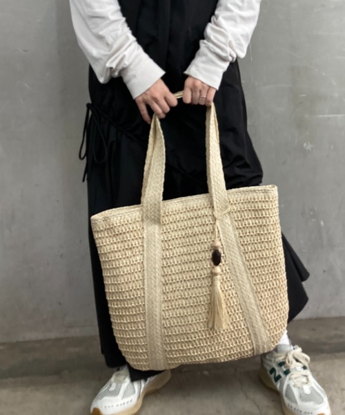 ｔｏｌｅｎｅ（トレネ）の「ナチュラル編み ウッドビーズ タッセル付き ストローバッグ トートバッグ（トートバッグ・レディース・ライトベージュ/モカ・ONE SIZE）」の17枚目の写真