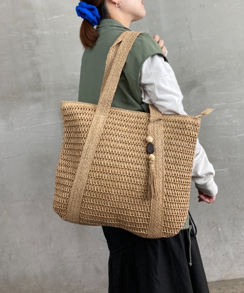 ｔｏｌｅｎｅ（トレネ）の「ナチュラル編み ウッドビーズ タッセル付き ストローバッグ トートバッグ（トートバッグ・レディース・ライトベージュ/モカ・ONE SIZE）」の14枚目の写真