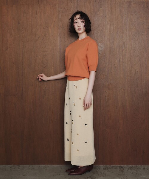 EMMEL REFINES（エメルリファインズ）の「＜EMMEL REFINES＞EM フラワービジュー ニット スカート（スカート・レディース・ブラック/ベージュ・S/M）」の2枚目の写真