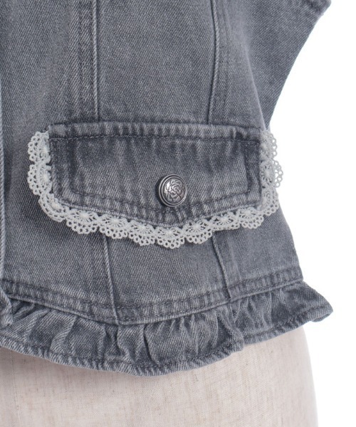axes femme（アクシーズファム）の「プチフリルデニムベスト（ベスト・レディース・グレー/ケミカルウォッシュ・FREE）」の17枚目の写真