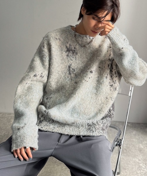 Java(ジャバ)の「《JaVaジャバコラボ》視線を釘付け。アブストラクト柄ニットプルオーバー(長袖)(ニット/セーター・メンズ・チャコール/グレー・MEDIUM/LARGE/X-LARGE)」の3枚目の写真