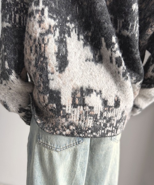 Java(ジャバ)の「《JaVaジャバコラボ》視線を釘付け。アブストラクト柄ニットプルオーバー(長袖)(ニット/セーター・メンズ・チャコール/グレー・MEDIUM/LARGE/X-LARGE)」の14枚目の写真