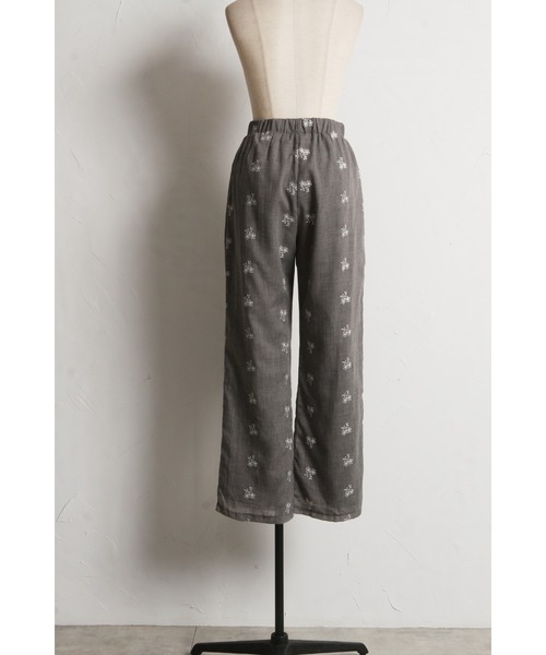 tocco closet（トッコ　クローゼット）の「【ZOZO限定】ミニフラワーエンブロイダリーパンツ　※セットアップ可能（その他パンツ・レディース・ブラック/グレー・M）」の16枚目の写真
