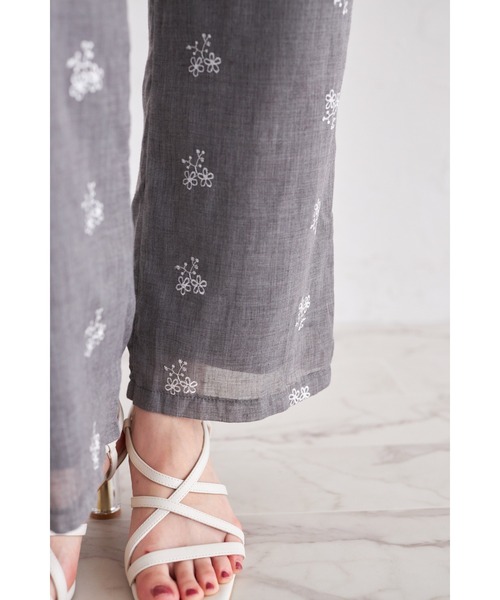 tocco closet（トッコ　クローゼット）の「【ZOZO限定】ミニフラワーエンブロイダリーパンツ　※セットアップ可能（その他パンツ・レディース・ブラック/グレー・M）」の12枚目の写真