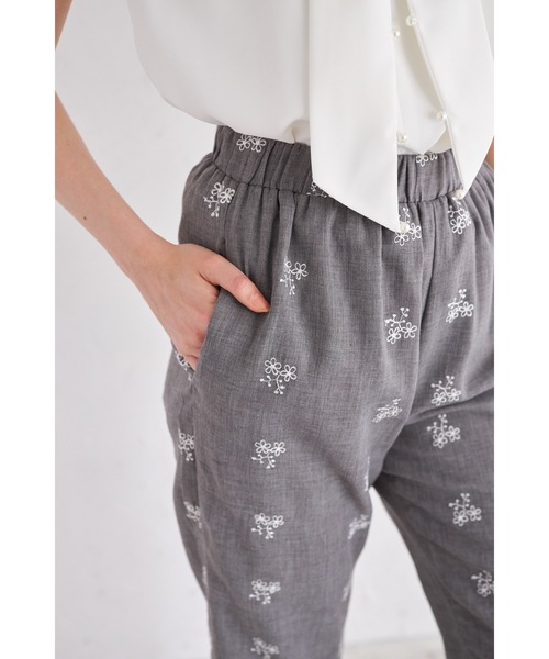 tocco closet（トッコ　クローゼット）の「【ZOZO限定】ミニフラワーエンブロイダリーパンツ　※セットアップ可能（その他パンツ・レディース・ブラック/グレー・M）」の11枚目の写真
