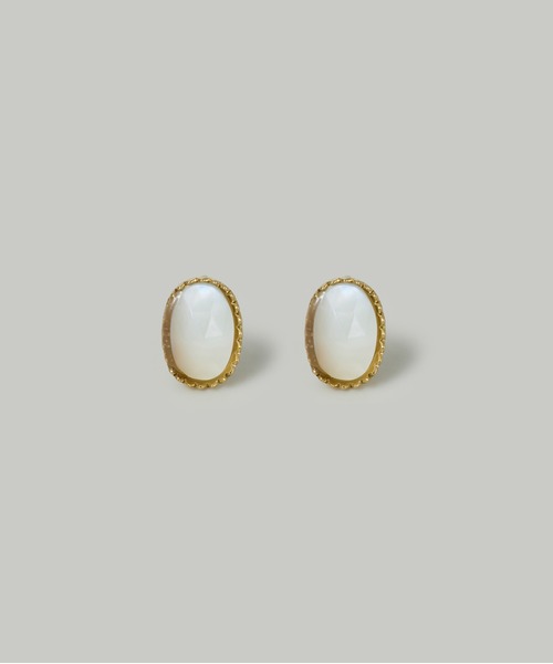 Jolie Toujours(ジョリトゥジュール)の「【汗や水に強い】〈ステンレス〉カラーストーンオーバルピアス(ピアス(両耳用)・レディース・ピンクベージュ/グリーン/ホワイト・FREE)」の1枚目の写真