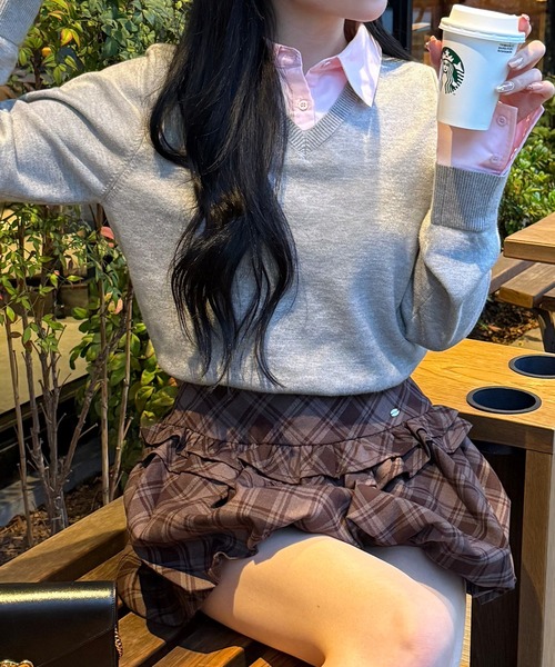 junoah（ジュノア）の「襟付きVネックニット（ニット/セーター・レディース・アイボリー/ネイビー/チャコール/ブラウン/グレー・LARGE/MEDIUM）」の3枚目の写真